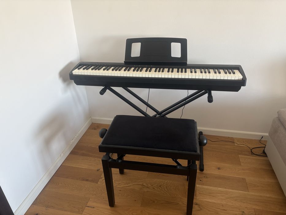 Pian electric Roland  FP-10 +scaun ajustabil(Thomann KB-15BM )+suport