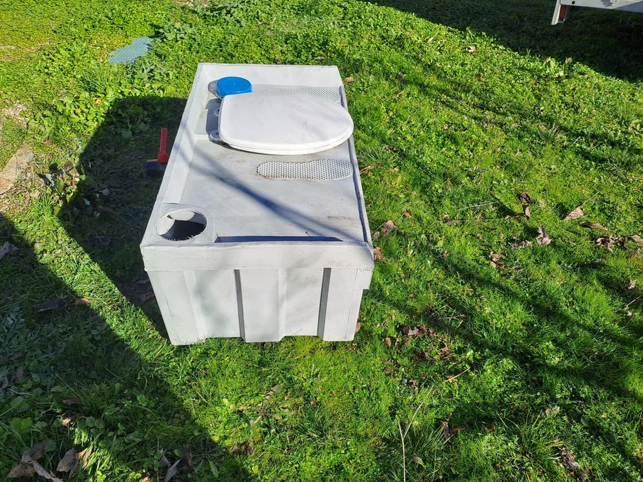 Контейнер химическа тоалетна