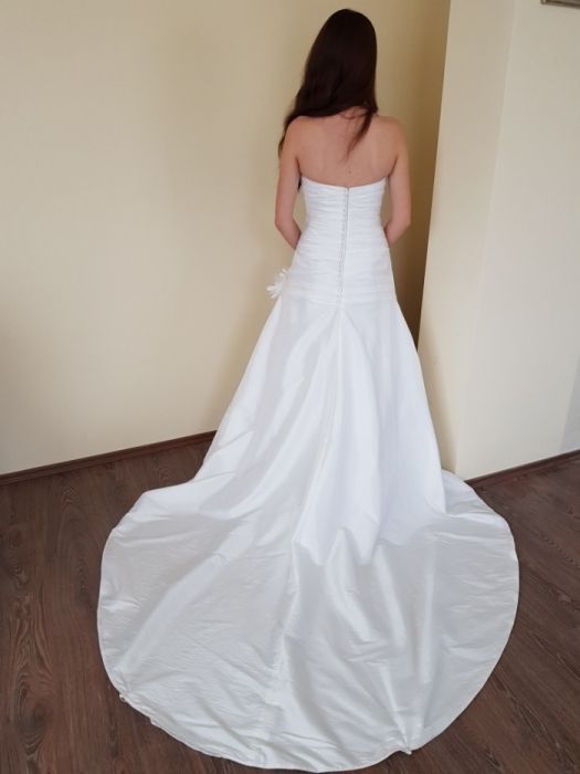 Vand rochie de mireasa noua