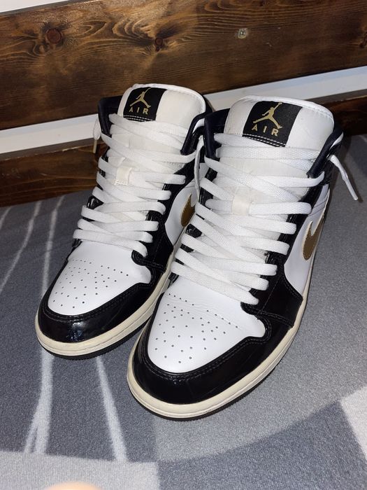 Air Jordan 1 Mid Patent Black Gold