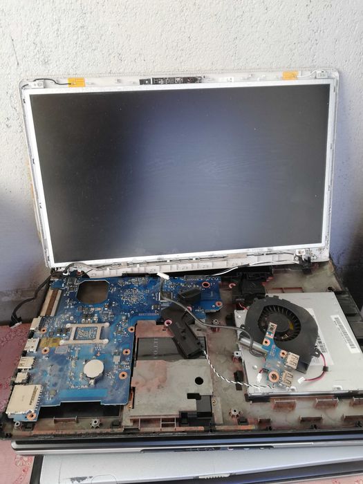 Разчистване  лот от лаптопи за части