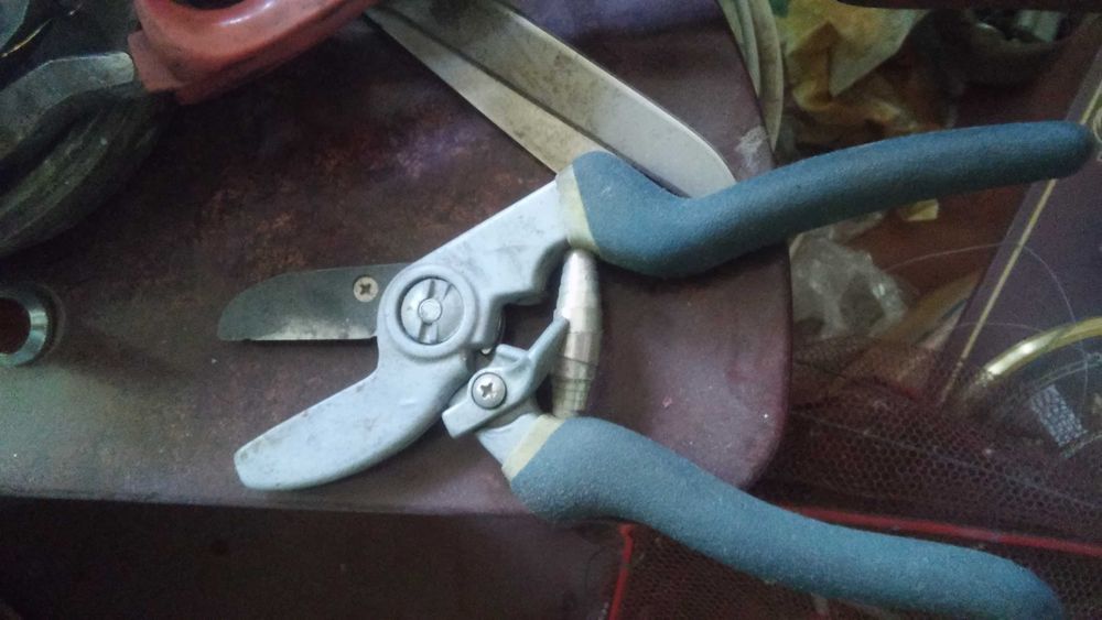 Продам секатор. Цена окончательная