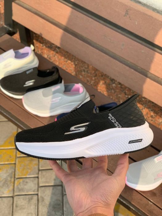 Skechers Ultira  .