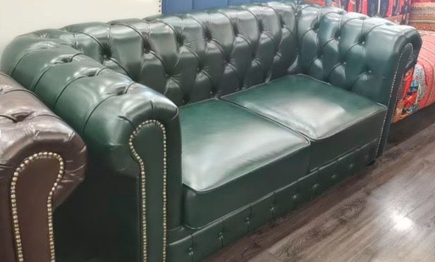 диван даухместный  в стиле Chesterfield