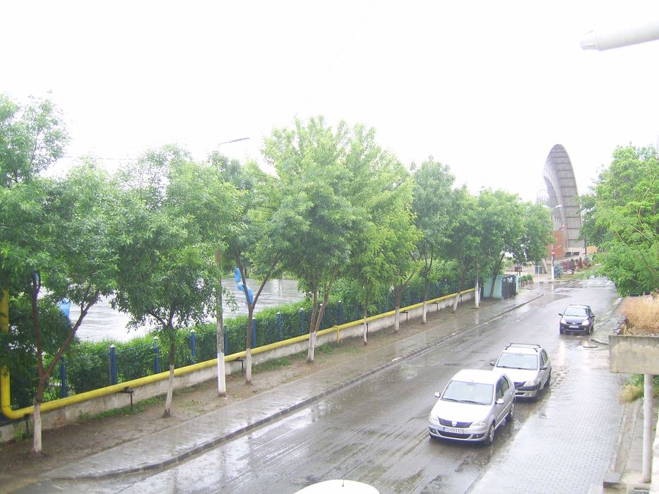 inchiriez apartament cu 2 camere etaj 1 str Progresul bl.B2