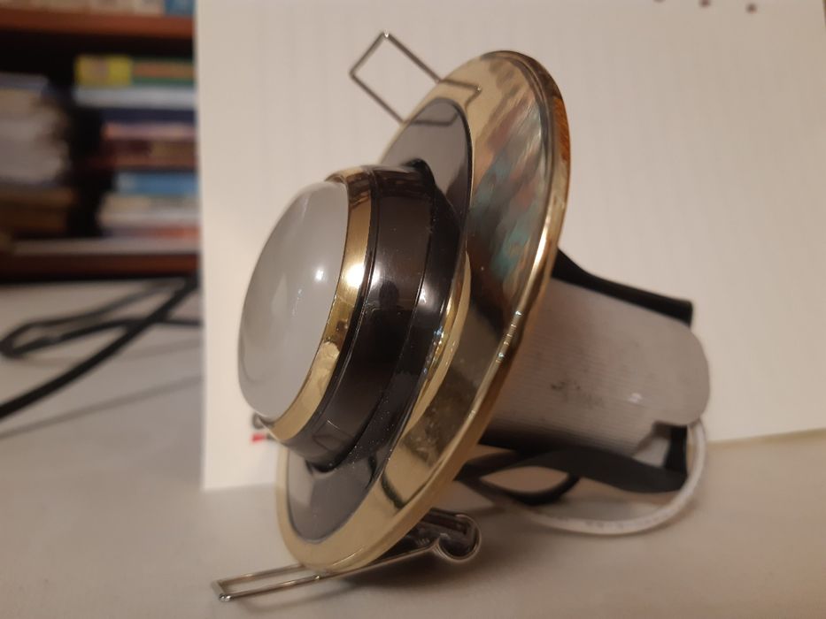 Потолочный светильник