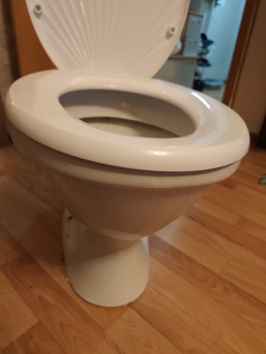 Продам Б/У унитаз
