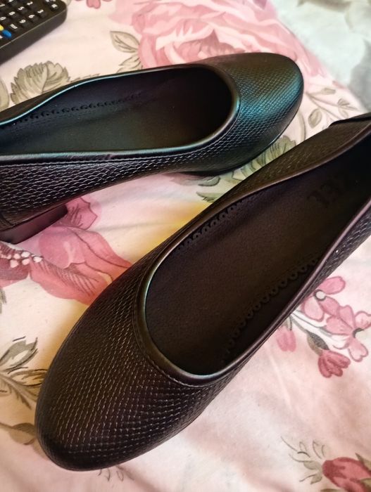 Обувки на ток дамски нови не са носени!