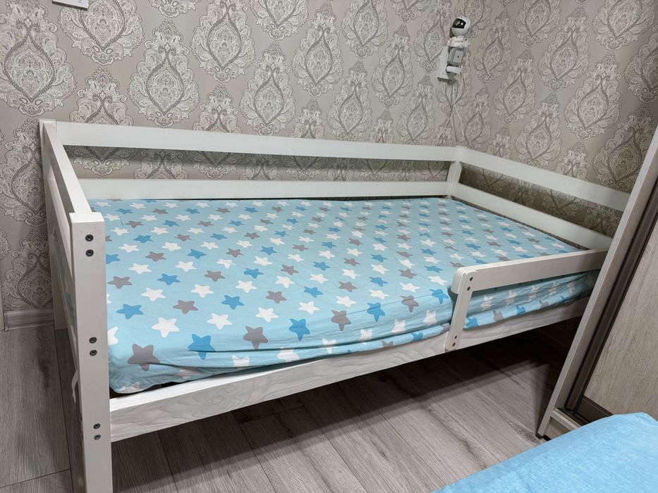 Кровать детская с матрасом