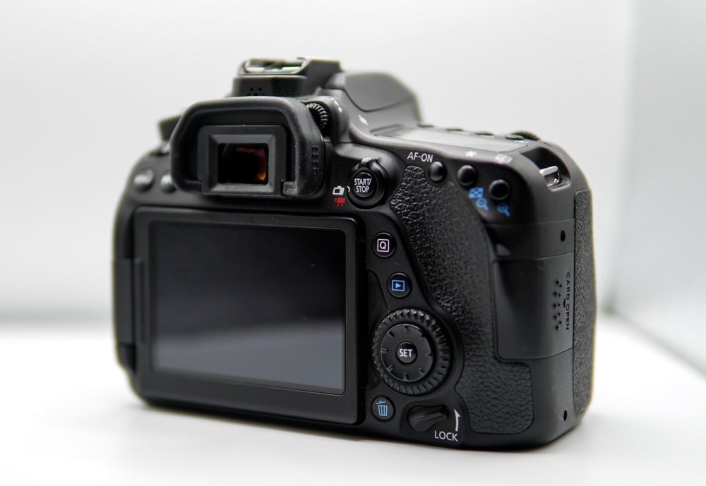 Canon EOS 80D (body)