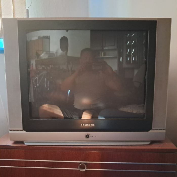Телевизор самсунг в отличном состоянии