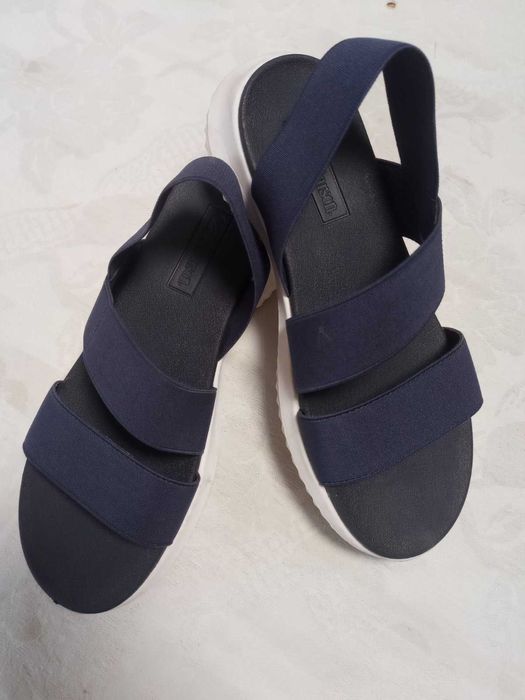 Дамски сандали номер 37 - 18 лв.