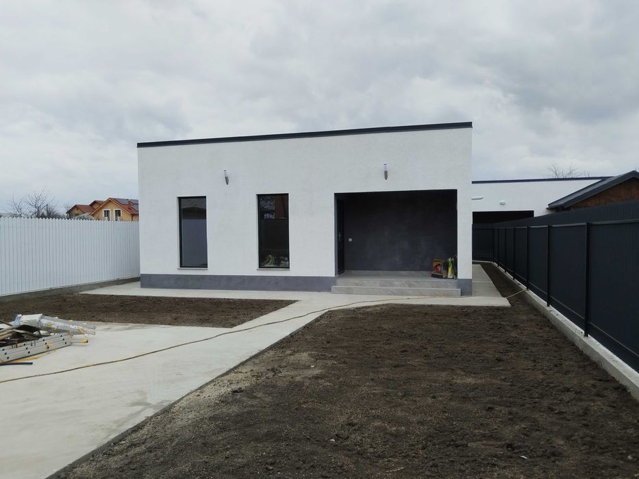 Casa noua de vanzare cu utilitati: gaze, curent, apa și canalizare
