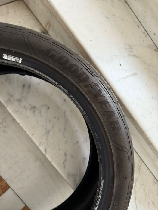 Vând 4 cauciucuri Goodyear eficientgrip performance 215 /45 /r20