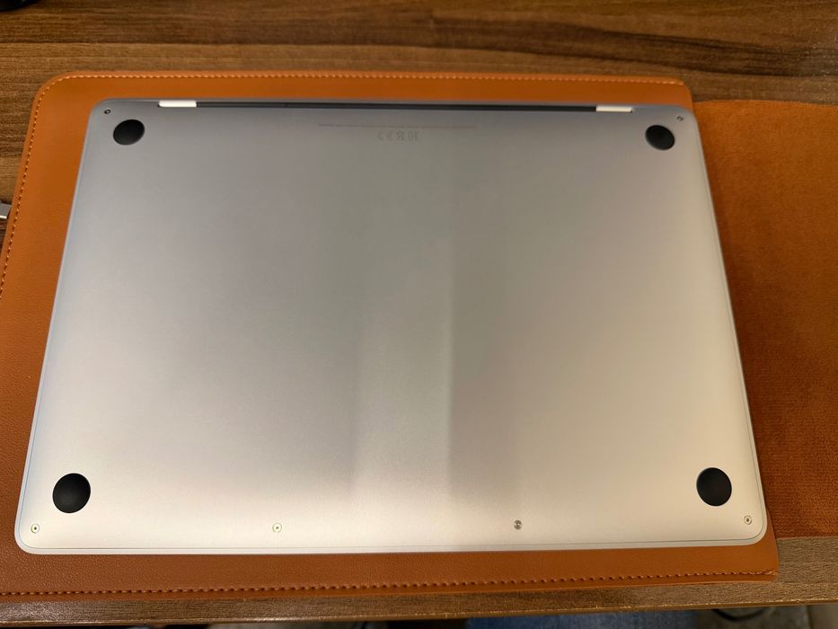 MacBook Pro M2 2022 256 GB 100% Battery