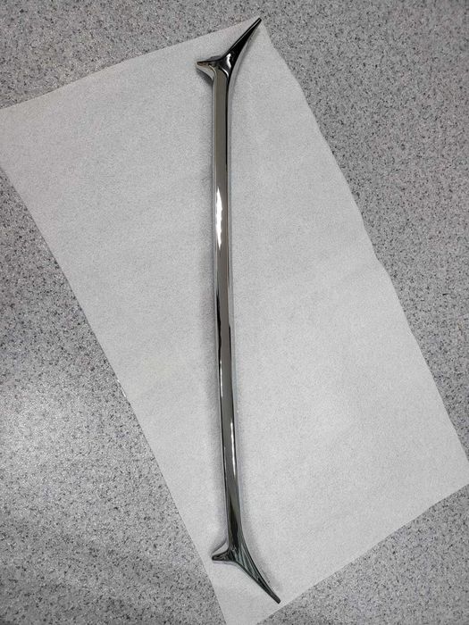 Молдинг решетки в бампер Camry 55