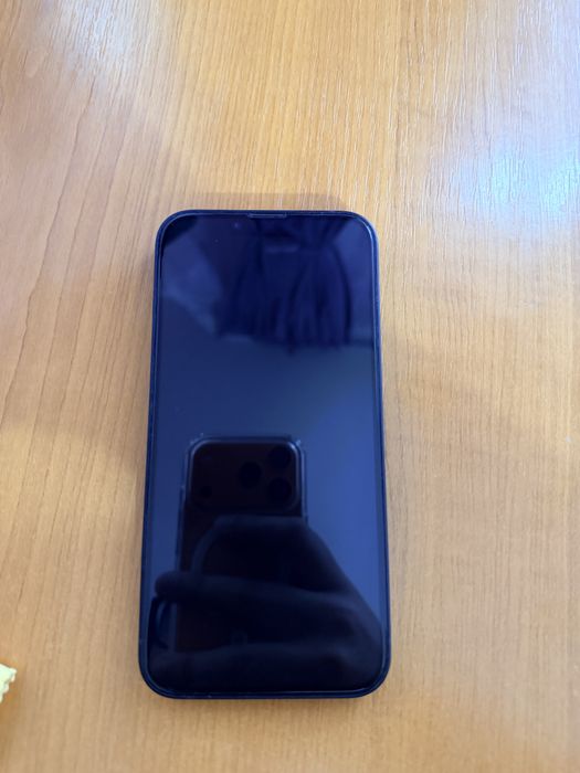 Vand iphone 14 simplu