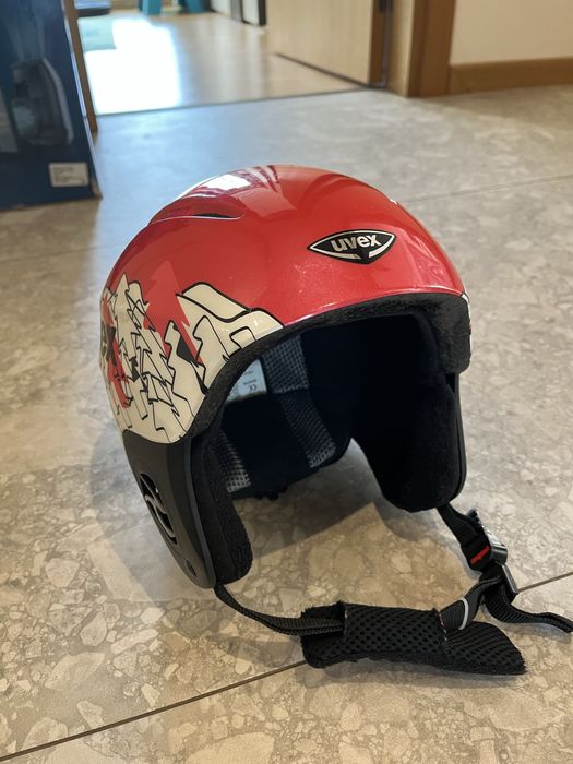 Детска ски каска UVEX