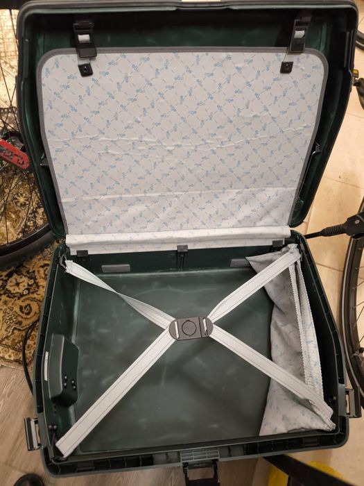 Два куфара Самсунайт, старата емисия.