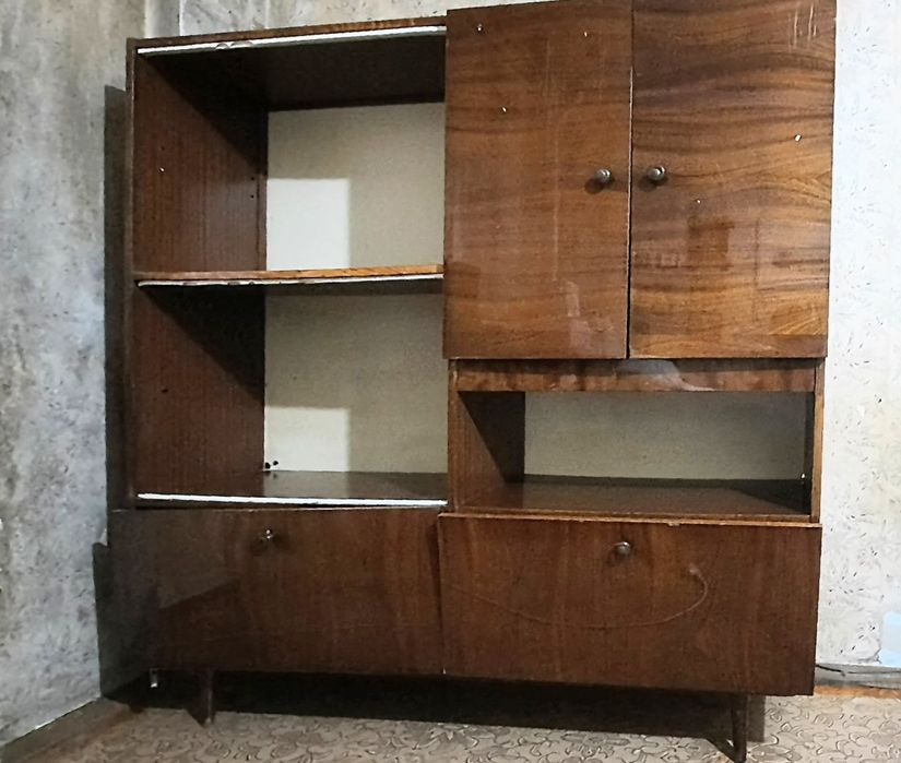 Отдам старый  шпонированный шкаф, 1970-е, ДСП, покрыт полиэфирн. лаком