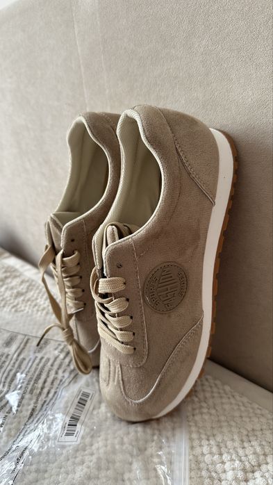 Продам кроссовки