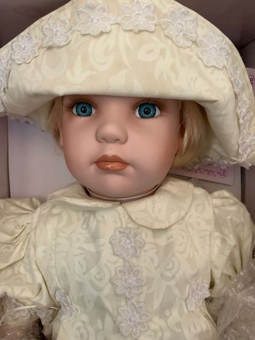 Păpușa din portelan