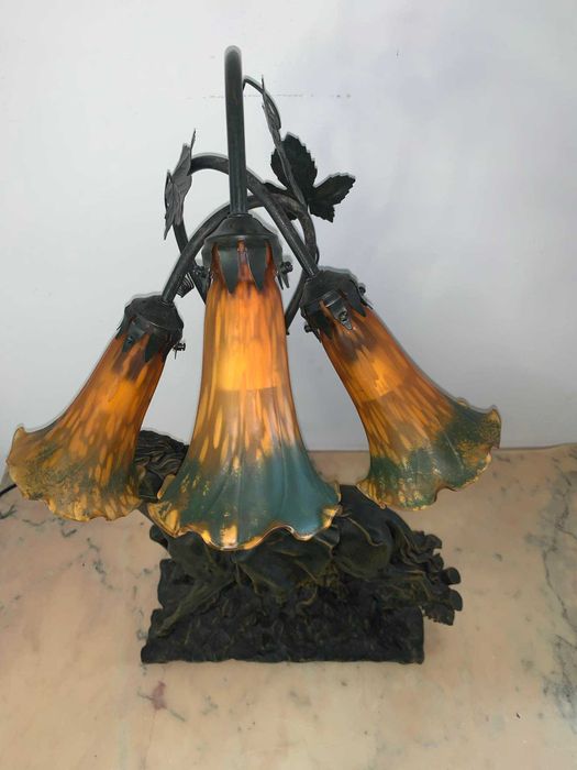 Lampa veioza scena galanta