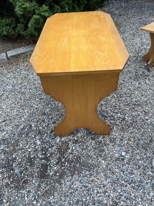 Set masă cu doi tabureti…