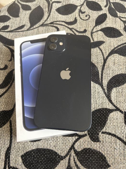 Продам iPhone 12 64g.