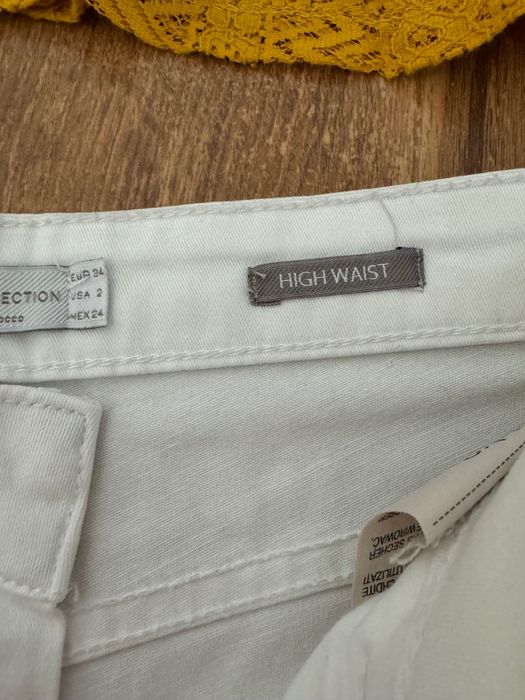 Pantaloni scurți denim alb și bluză dantelă Mango