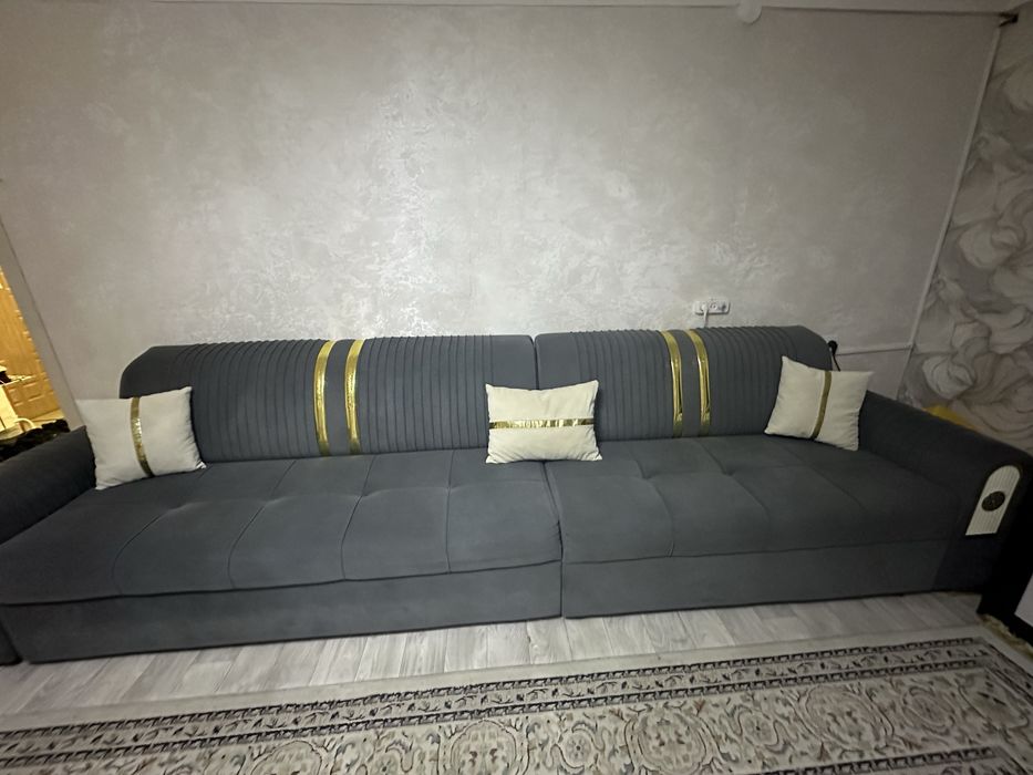 Продаю диван длинна 3.75