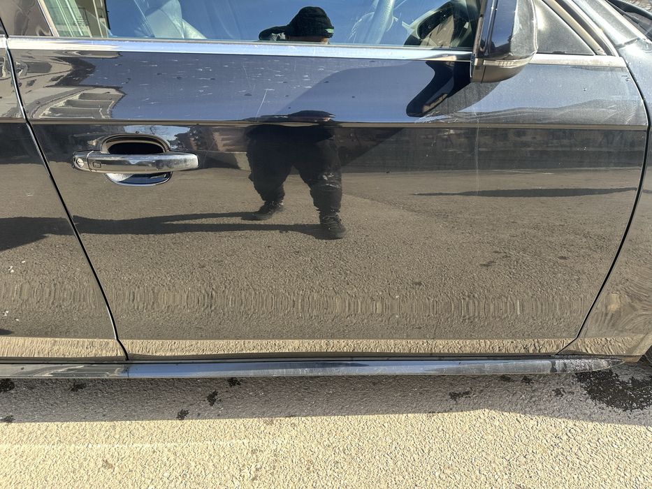 Usa fata spate stanga  audi a4 b8 sedan berlina LZ9Y