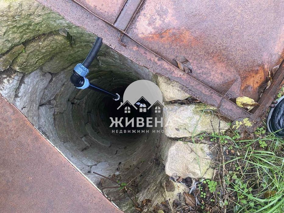 Продава къща с голям двор 2500 кв.м, с.Царевци