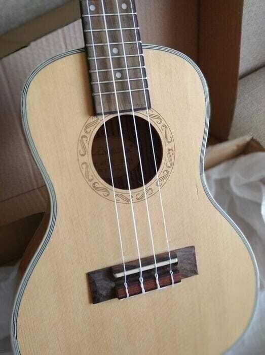 Инструмент укулеле