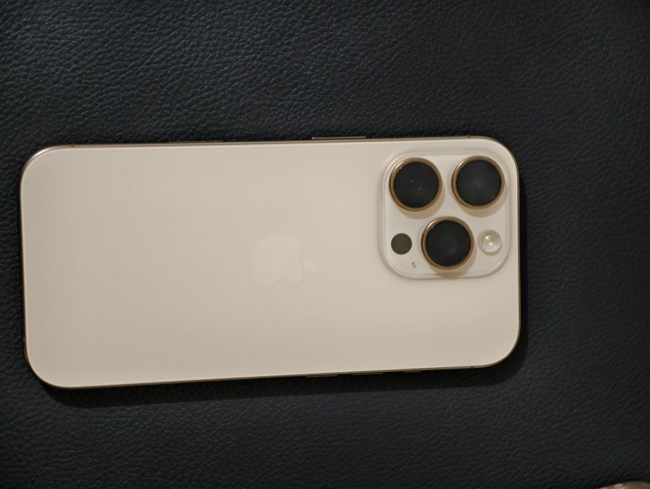 Aeфон 16 Про в идеальном состоянии.