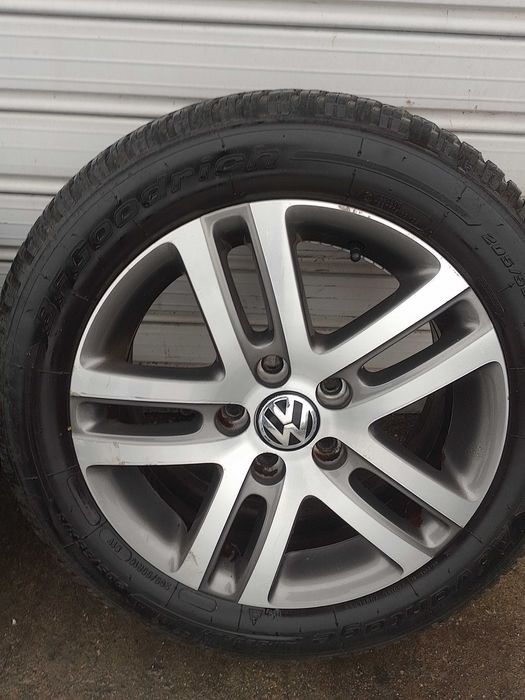 Алуминиеви джанти  със зимни гуми WV 5х112.16 цола.