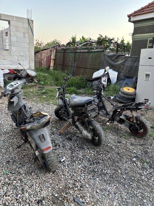 Vand sau schimb doua carde runner si un piaggio NRG