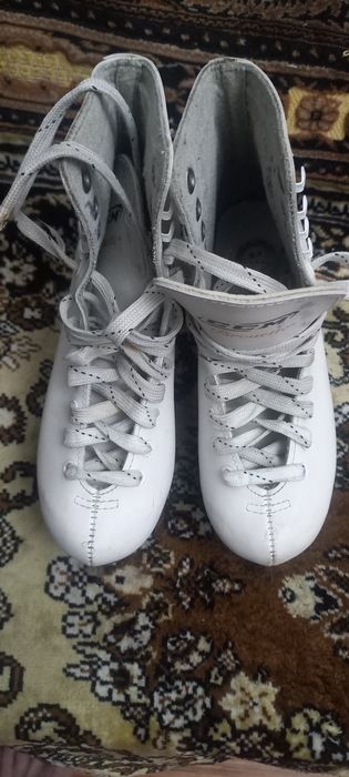 Продам коньки детские