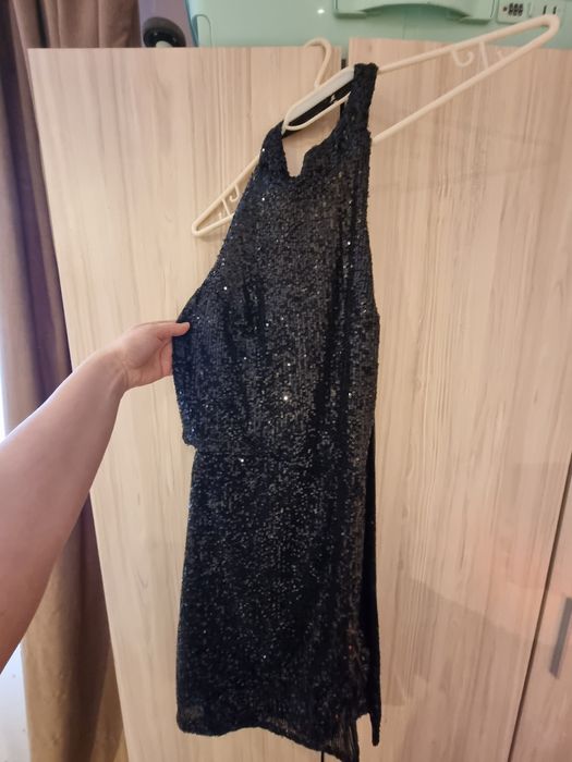 Дамска черна коктейлна рокля с пайети