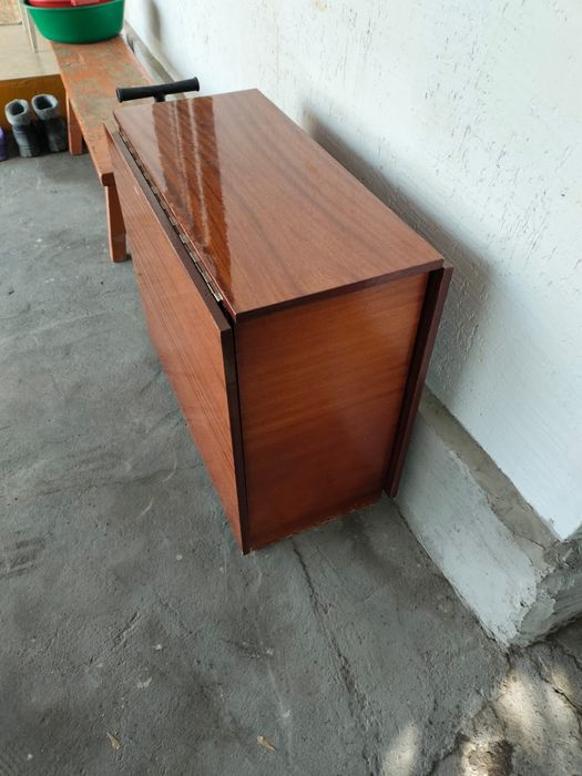 Буу стол книжный в хорошим состояний