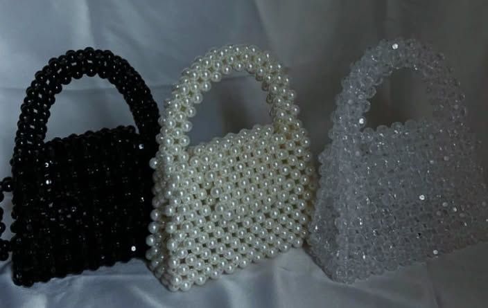 Toshlardan sumkalarimiz bor