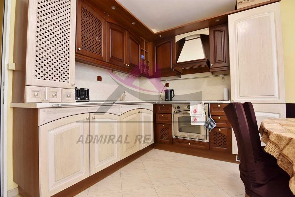 Тристаен -с паркомясто -Лятно кино