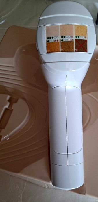 Epilator Babyliss cu lumina pulsata