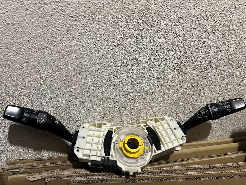 Лостче за светлини(без халогени)+лостче за чистачки(Хонда ФРВ)