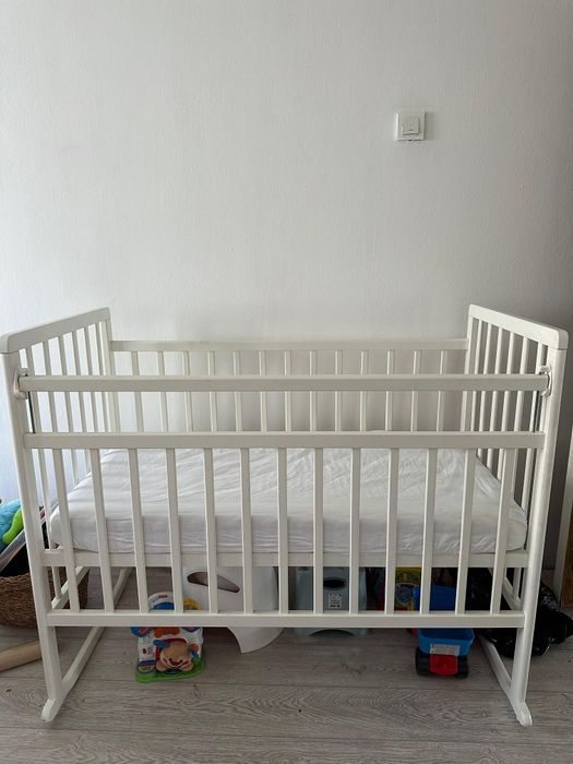 Детская кроватка с матрасом