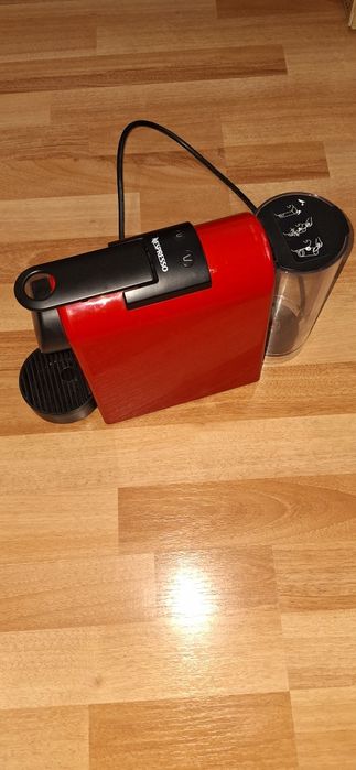 Espressor Nespresso Essenza Mini D30 Roșu