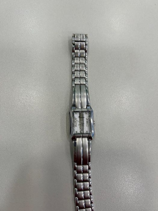 Продаются уникальные часы( Швецария)