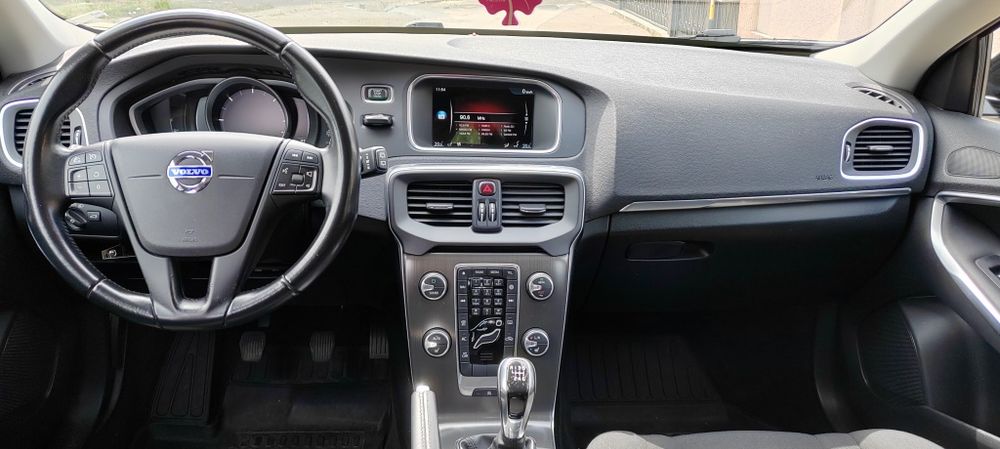 VOLVO V40 2015 — imagine 5