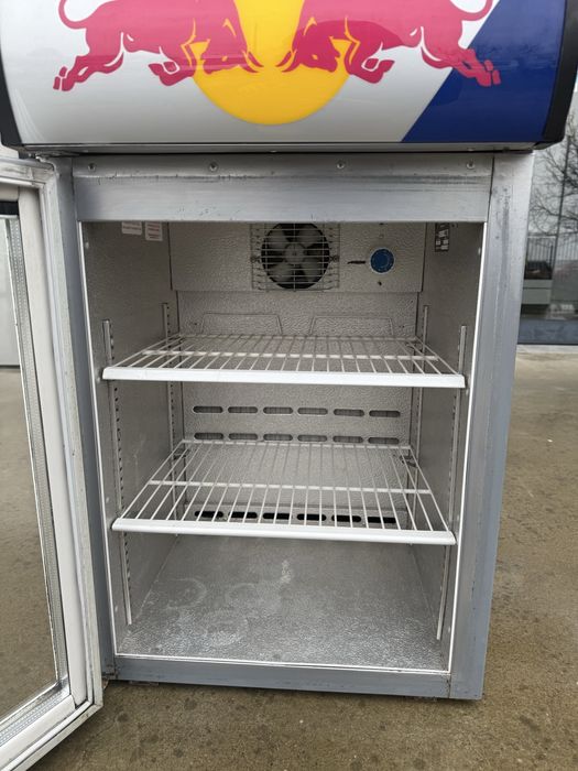 Малка хладилна витрина с вентилатор