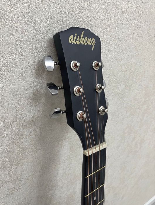 Продам гитару акустическую, новую.